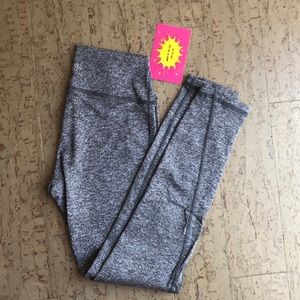 NWT fleo heathered grey Apex 25” size small leggings